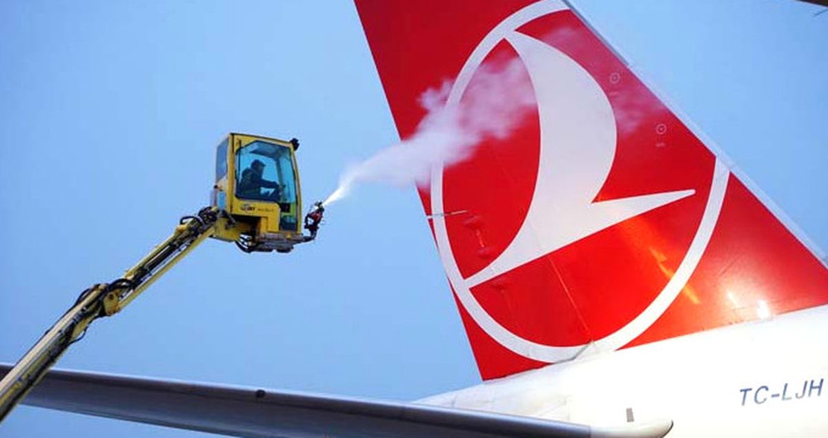 THY, Buzlanmaya Karşı Uçakları Özel Sıvılarla Yıkıyor