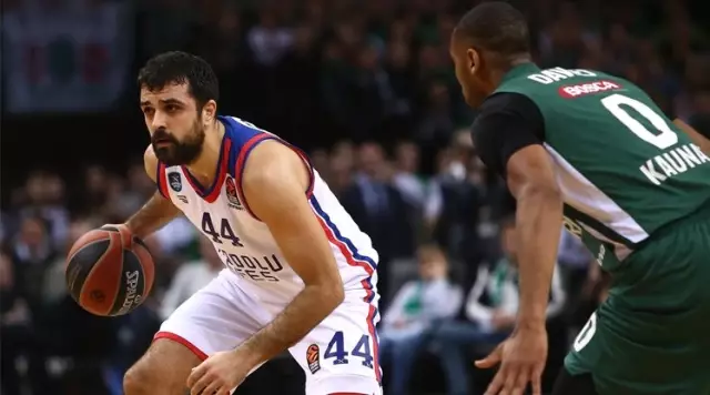 Anadolu Efes, Zalgiris Kaunas’ı Farklı Geçti: 79-58