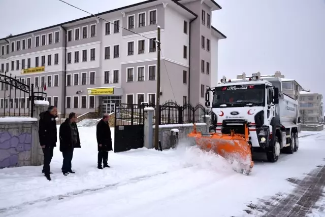 Başkan Pekyatırmaca'dan Kar Temizleme Ekiplerine Ziyaret