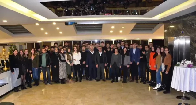 Başkan Topçu, Isparta'da Okuyan Demreli Öğrencilerle Buluştu Başkan Topçu, Isparta'da Okuyan Demreli Öğrencilerle Buluştu