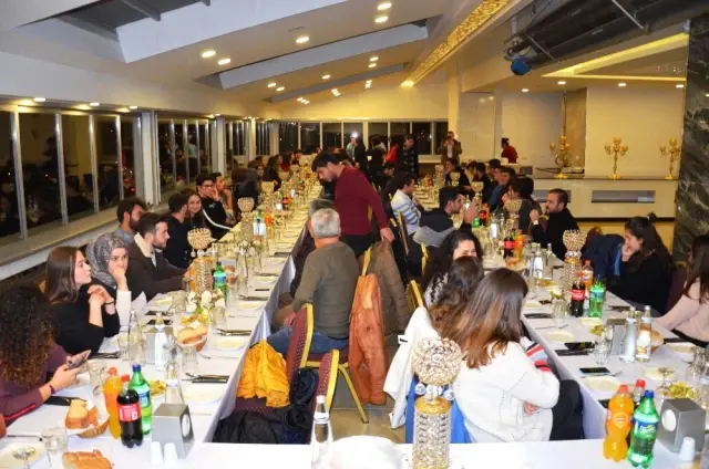 Başkan Topçu, Isparta'da Okuyan Demreli Öğrencilerle Buluştu Başkan Topçu, Isparta'da Okuyan Demreli Öğrencilerle Buluştu