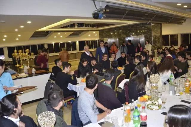 Başkan Topçu, Isparta'da Okuyan Demreli Öğrencilerle Buluştu Başkan Topçu, Isparta'da Okuyan Demreli Öğrencilerle Buluştu