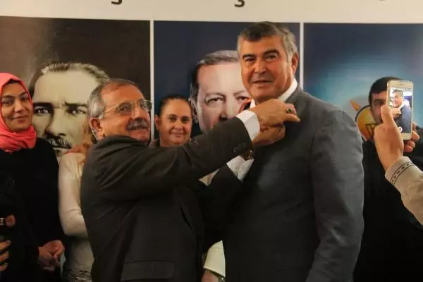 Fethiye'de CHP'li Aday Adayı İstifa Edip, AK Parti'ye Geçti Fethiye'de CHP'li Aday Adayı İstifa Edip, AK Parti'ye Geçti