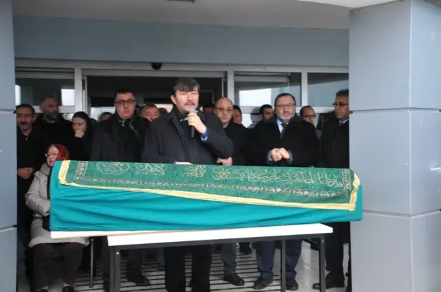 Genç Akademisyen Çekirdekten Öldü