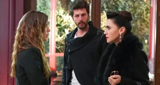 Oyuncu Nesrin Cavadzade Yasak Elma Dizisinin Kadrosuna Dahil Oluyor Oyuncu Nesrin Cavadzade Yasak Elma Dizisinin Kadrosuna Dahil Oluyor