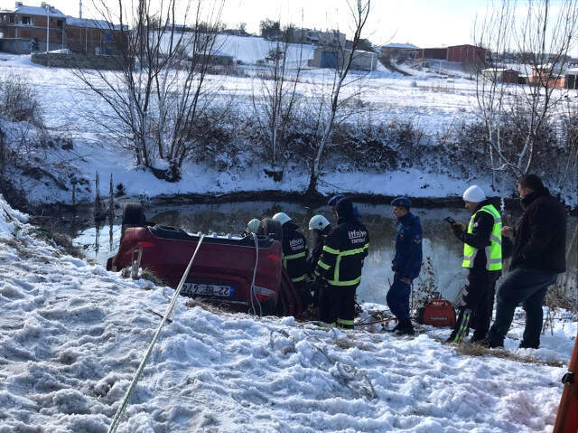 Tekirdağ'da Dereye Uçan Otomobilde 4'ü Çocuk 8 Kişi Hayatını Kaybeti