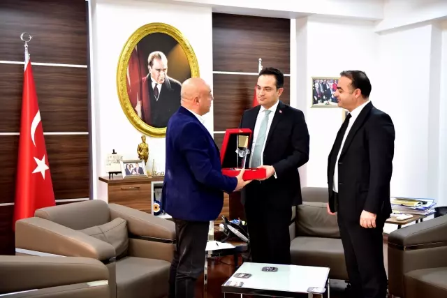 Türk Kızılay'dan Başkan Atila'ya Teşekkür Türk Kızılay'dan Başkan Atila'ya Teşekkür