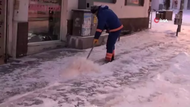 Yozgat'ta Kar Yağışı ve Soğuk Hava Etkisini Sürdürüyor Yozgat'ta Kar Yağışı ve Soğuk Hava Etkisini Sürdürüyor