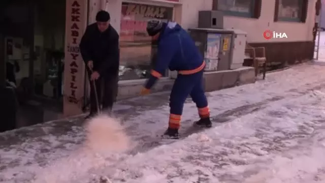 Yozgat'ta Kar Yağışı ve Soğuk Hava Etkisini Sürdürüyor Yozgat'ta Kar Yağışı ve Soğuk Hava Etkisini Sürdürüyor