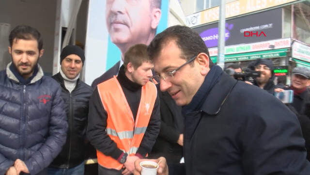 CHP'nin İstanbul Adayı Ekrem İmamoğlu, AK Parti Standını Ziyaret Etti