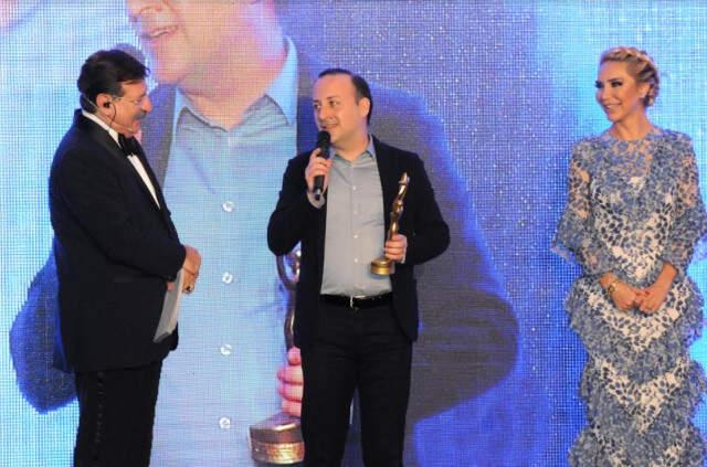 Demet Akalın Bağış Gecesinde Müslüm Gürses'in Gömleğine 10 Bin TL, Ferman Toprak ise Yüzüğüne 23 Bin TL Ödedi