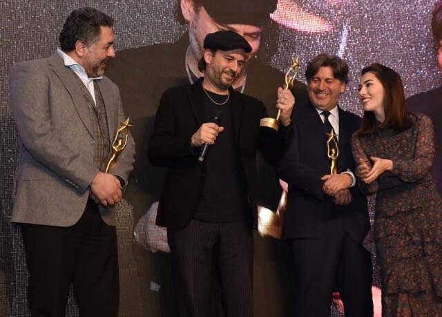 Demet Akalın Bağış Gecesinde Müslüm Gürses'in Gömleğine 10 Bin TL, Ferman Toprak ise Yüzüğüne 23 Bin TL Ödedi