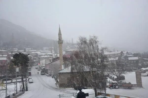 Doğu'da Çok Sayıda Köy Yolu, Ulaşıma Kapandı