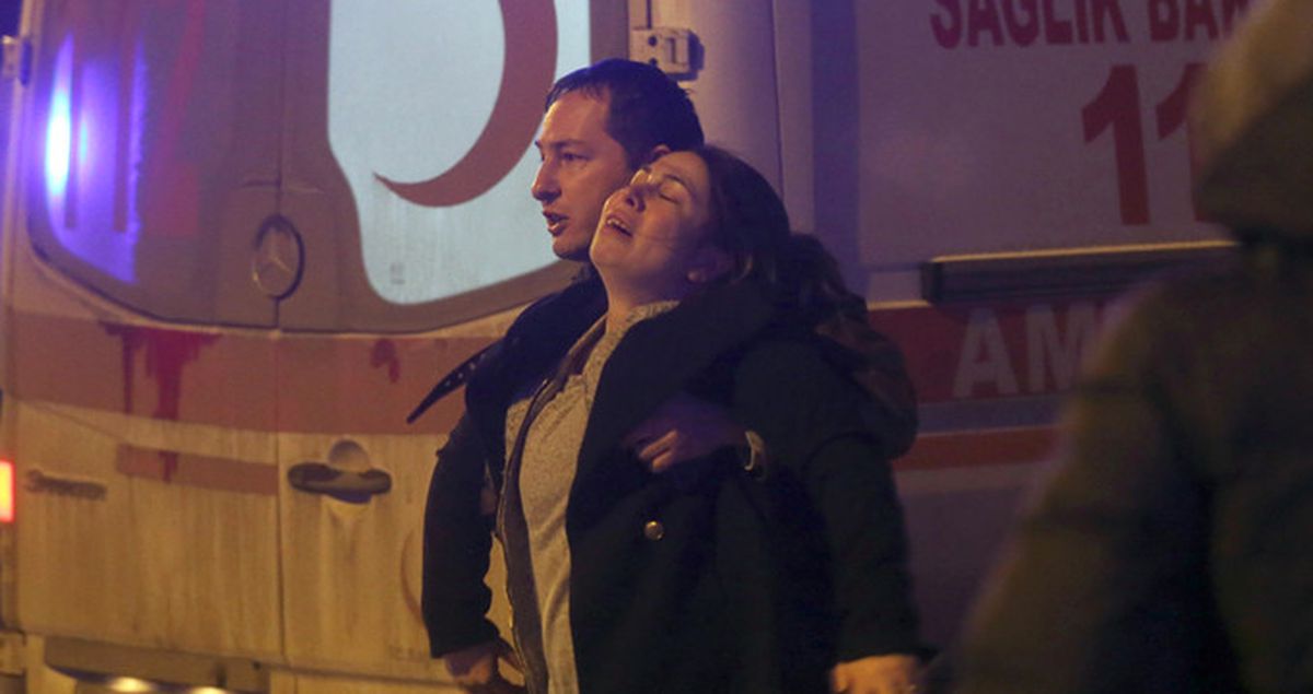 Evinde Yangın Çıkan Yaşlı Çift Dumanların Arasında Mahsur Kaldı, Kızları Olay Yerinde Fenalık Geçirdi