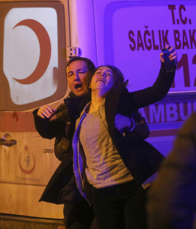 Evinde Yangın Çıkan Yaşlı Çifti Komşuları Kurtardı