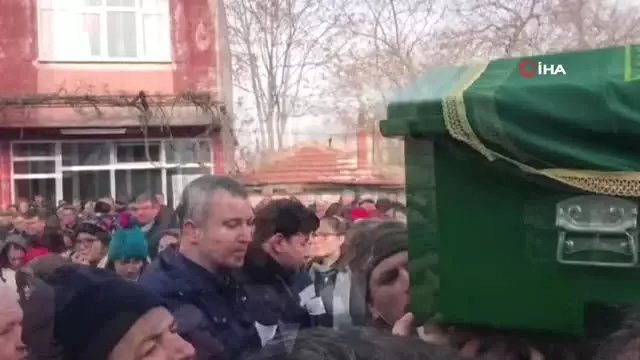 Feci Kazada Can Veren Baba ve Çocukları da Son Yolculuklarına Uğurlandı Feci Kazada Can Veren Baba ve Çocukları da Son Yolculuklarına Uğurlandı