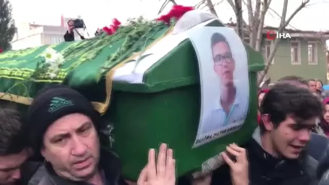 Feci Kazada Can Veren Baba ve Çocukları da Son Yolculuklarına Uğurlandı Feci Kazada Can Veren Baba ve Çocukları da Son Yolculuklarına Uğurlandı