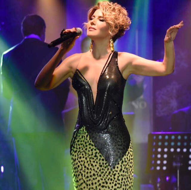 Gülben Ergen, 32 Yıl Önceki Fotoğrafıyla Takipçilerini Geçmişe Götürdü