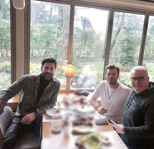 Kıvanç Tatlıtuğ ile Kıvanç Kasabalı'nın İlginç Dansı Sosyal Medyada Olay Oldu