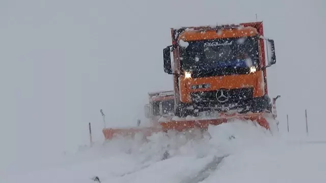 Muş'ta Kar ve Tipi Nedeniyle Kapanan Karayolları Ulaşıma Açıldı