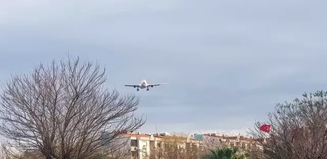 Rüzgar Uçakları Beşik Gibi Salladı