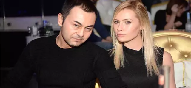 Serdar Ortaç'la Eşi Chloe Loughnan'ın, Para Yüzünden Arası Açıldı Serdar Ortaç'la Eşi Chloe Loughnan'ın, Para Yüzünden Arası Açıldı