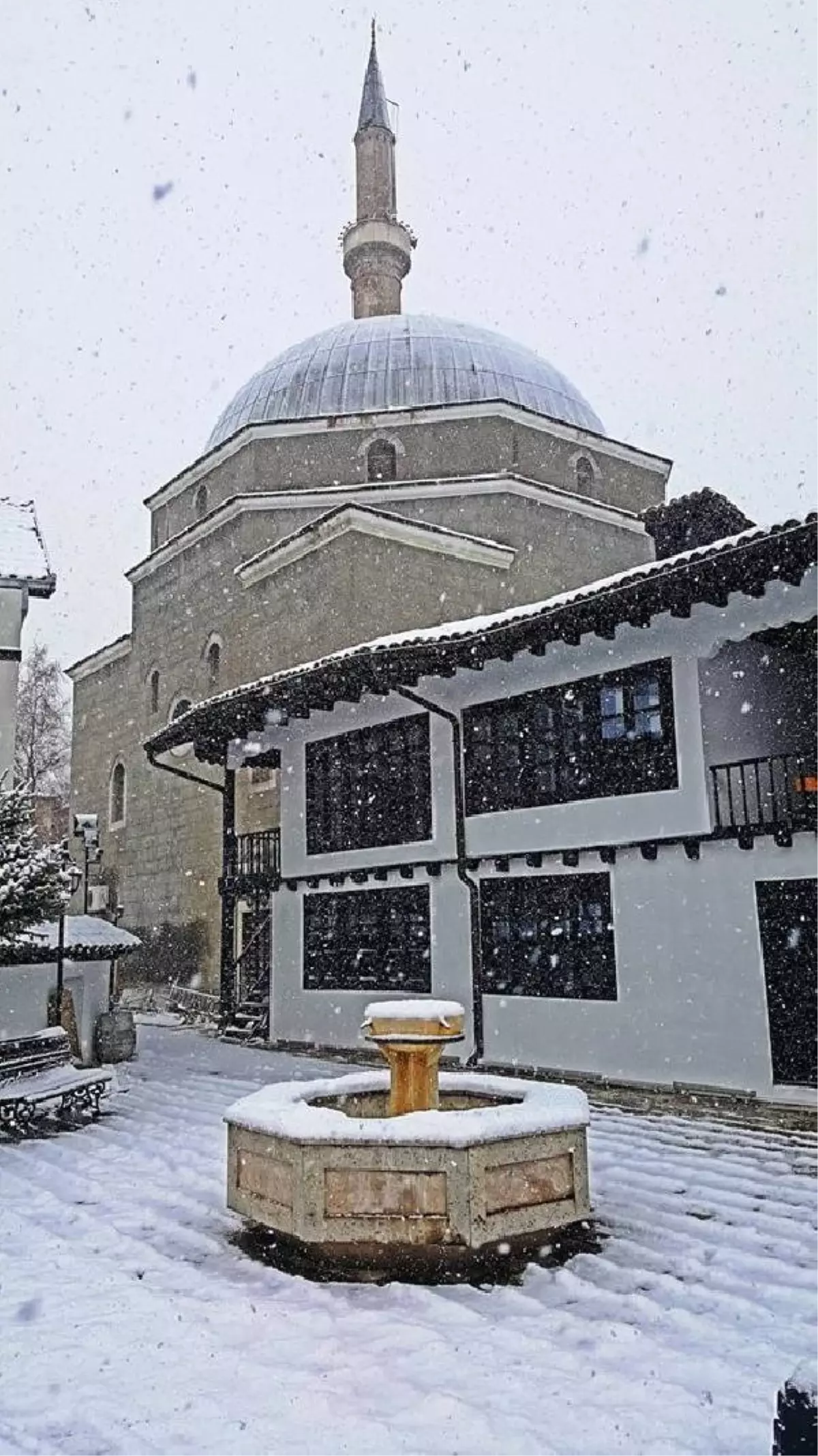 Tika'nın Kosova'da Onardığı Sinan Paşa Camii Soyuldu