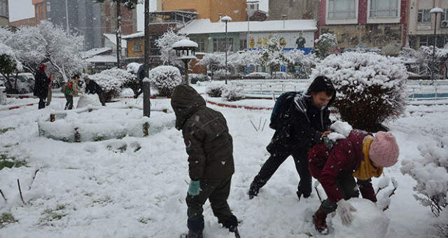Yoğun Kar Yağışı Nedeniyle 7 İlde Eğitime Ara Verildi! İşte O İller