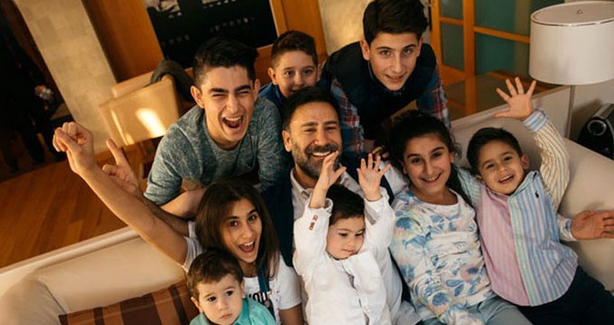 9 Çocuğuna Aylık 100 Bin TL Harcayan İzzet Yıldızhan'dan İlginç İtiraf: Evde Ceza Sistemi Var