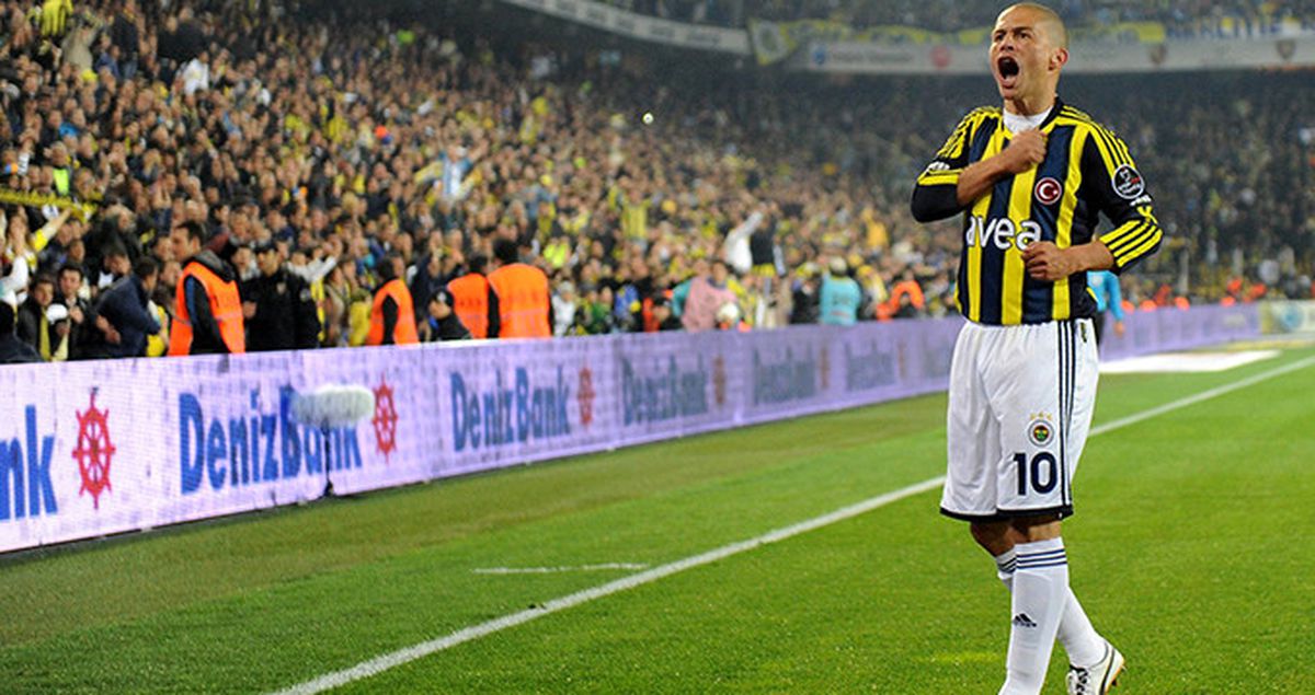 Alex de Souza, Fenerbahçe'nin Peşinde Olduğu Jhonny Lucas'a Övgü Yağdırdı