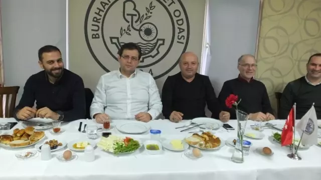 Burhaniye'de Gazeteciler Bir Araya Geldi