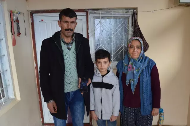 Gözü Yaşlı Aile Kaybolan Çocuklarını Arıyor Gözü Yaşlı Aile Kaybolan Çocuklarını Arıyor