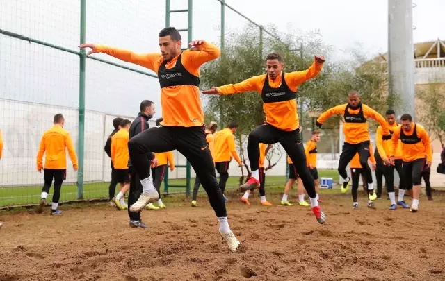 İkinci Yarı Hazırlıklarını Sürdüren Galatasaray, Antalya Kampını Noktaladı İkinci Yarı Hazırlıklarını Sürdüren Galatasaray, Antalya Kampını Noktaladı