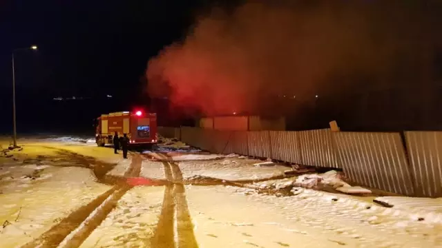 İnşaat İşçilerinin Kaldığı Baraka Alev Alev Yandı