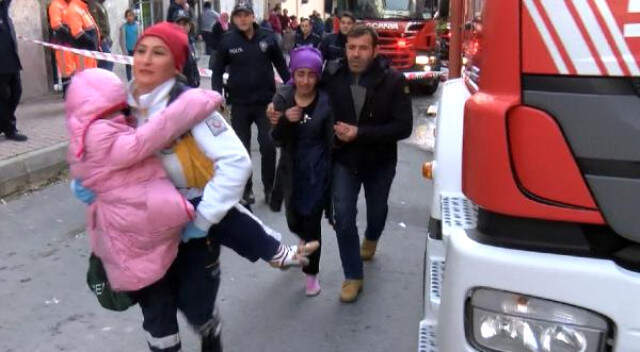 İstanbul'da Bir Apartmanda Yangın Çıktı, 14 Kişi Balkonda Mahsur Kaldı! Vatandaşların Kurtarılma Anı Kamerada