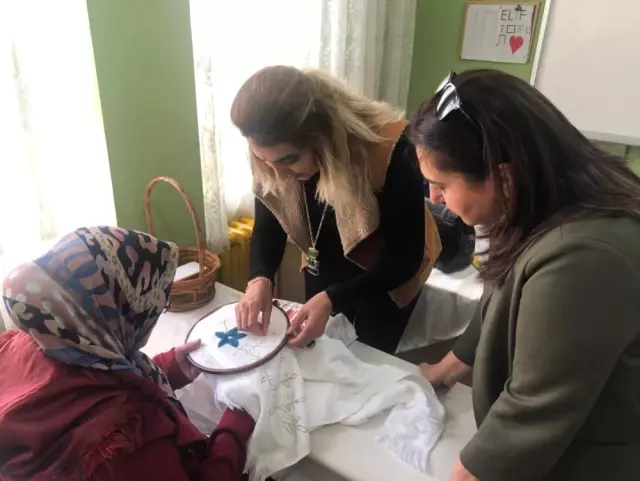Ünlü, Dikiş Nakış Kurslarını Ziyaret Etti
