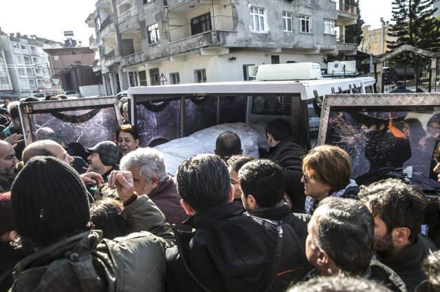 Buket'in Gelinlikli Tabutunu Kadınlar Taşıdı
