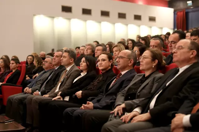 Deü'de Akademisyenler İçin Kutlama Töreni