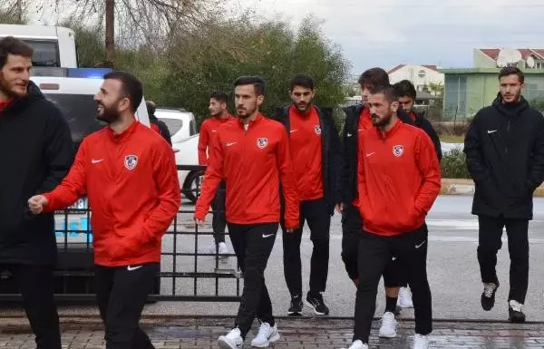 Futbolcular, Dinler Bahçesi'nde Cuma Namazı Kıldı