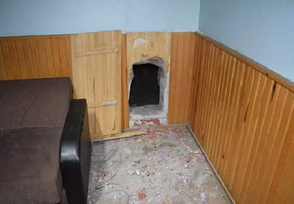 Kahvede Duvara Gizlenen Kumar Düzeneği Bulundu