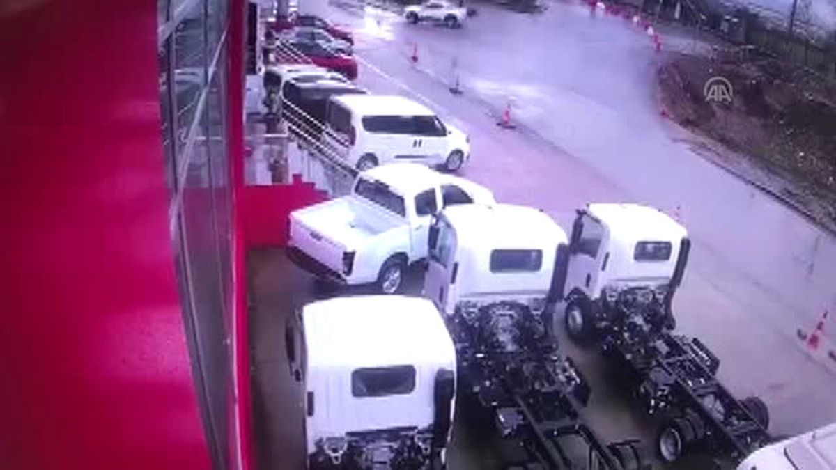 Kaza Anı Güvenlik Kamerasınca Kaydedildi