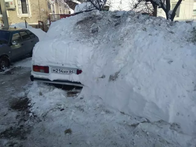 Rusya'nın Üniversite Şehri Buz Şehrine Döndü Rusya'nın Üniversite Şehri Buz Şehrine Döndü