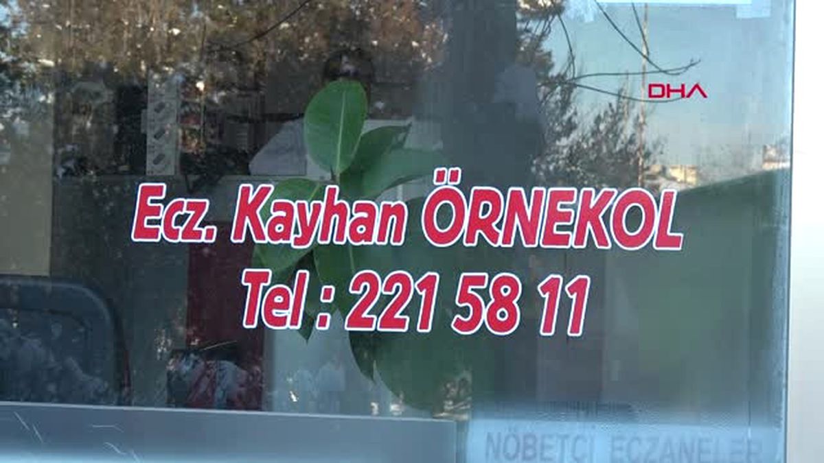 Sivas Eczanenin Arka Bölümünü Müzik Stüdyosuna Çevirdi