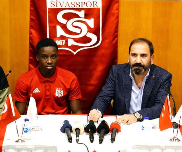 Sivasspor, Fousseni Diabate'ye Resmi İmzayı Attırdı