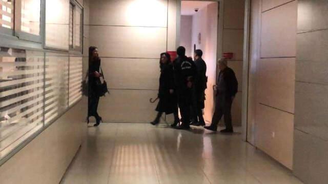 Son Dakika! Başörtülü Kadınlara Hakaret Ettiği İddia Edilen Deniz Çakır, İfade Vermek İçin Adliyeye Gitti
