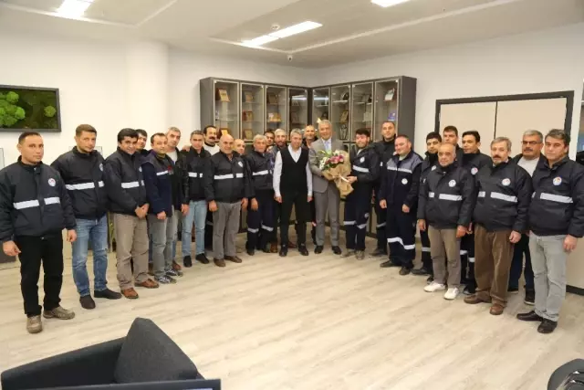Temizlik Çalışanlarından Tarhan'a Sözleşme Teşekkürü