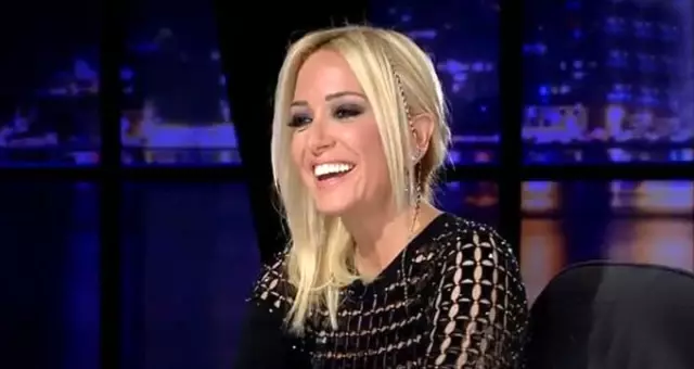 Ünlü Sunucu Saba Tümer, Pembe Bornozlu Paylaşımıyla Şaşırttı Ünlü Sunucu Saba Tümer, Pembe Bornozlu Paylaşımıyla Şaşırttı