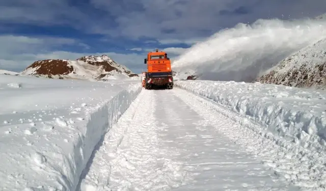 Van'da 120 Yerleşim Yeri Ulaşıma Kapandı