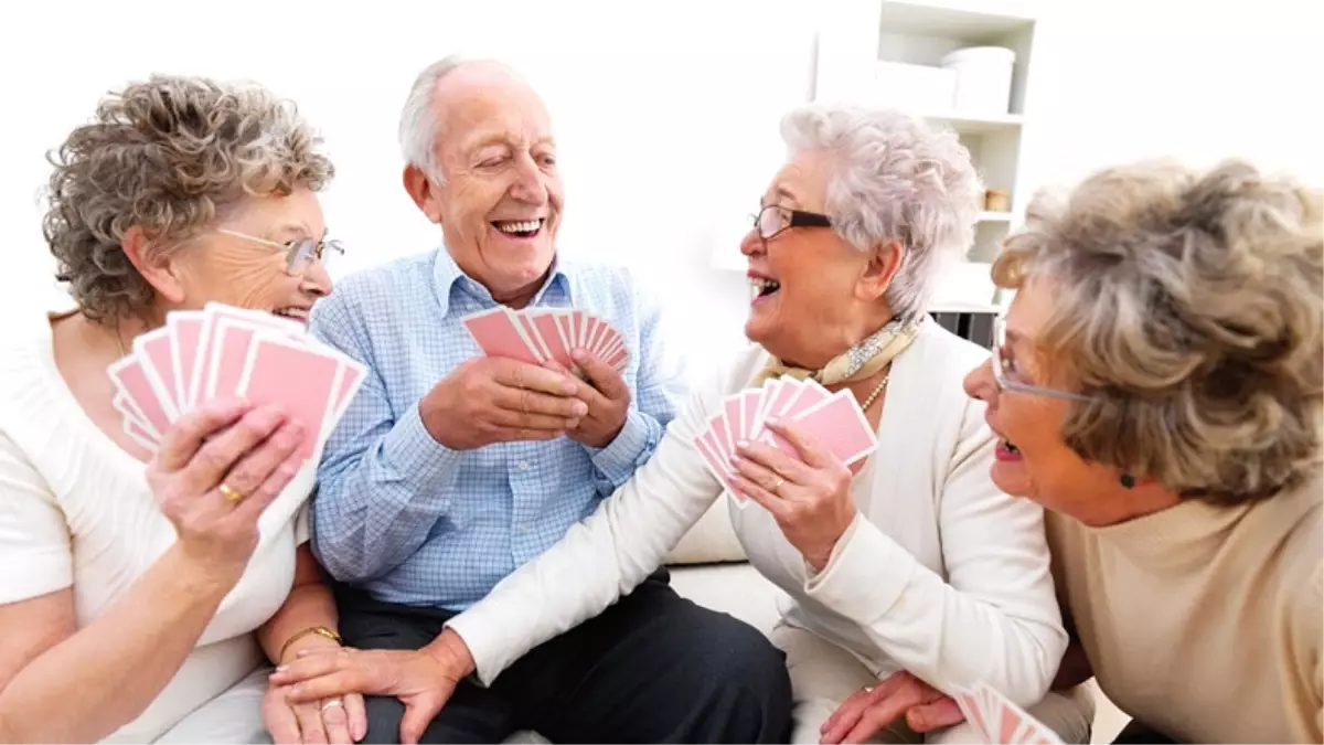 Yeni Bir Araştırmaya Göre Uzun Yaşamanın Sırrı İletişim Kurmak