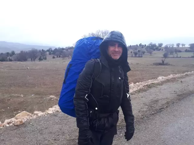 5 Yıldır Yürüyor ve Dağlarda Yaşıyor